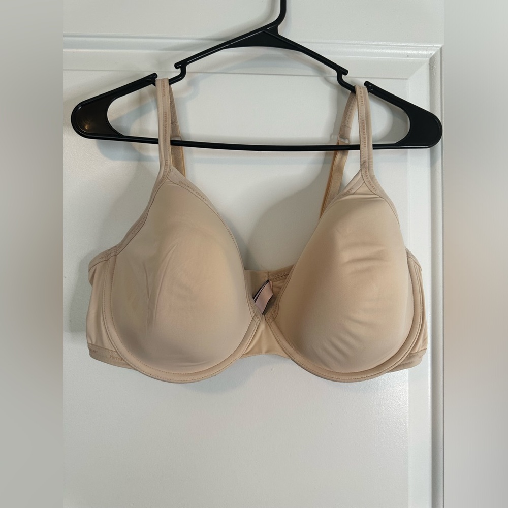 Victoria Secret t-shirt lightly lined full coverage